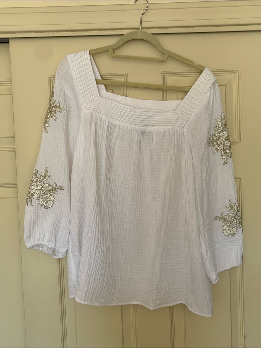 JM Collection White 100% Cotton Double Gauze Gold Embroidered Blouse - Size Larg